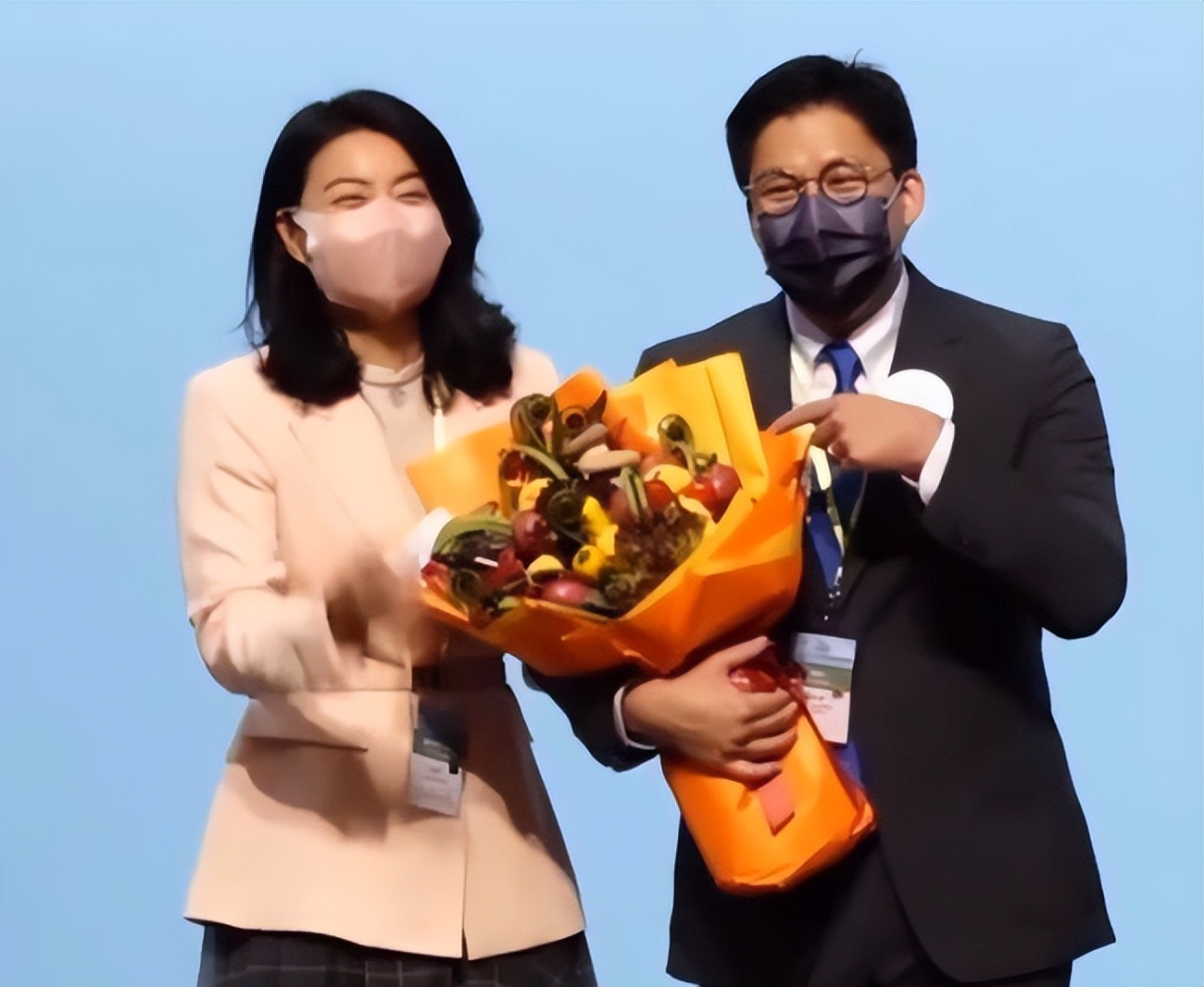 跳水皇后郭晶晶晒全家福,跳水女皇郭晶晶和豪门阔少