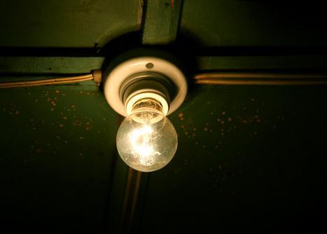 为什么电灯会亮,为什么电灯会微微发亮