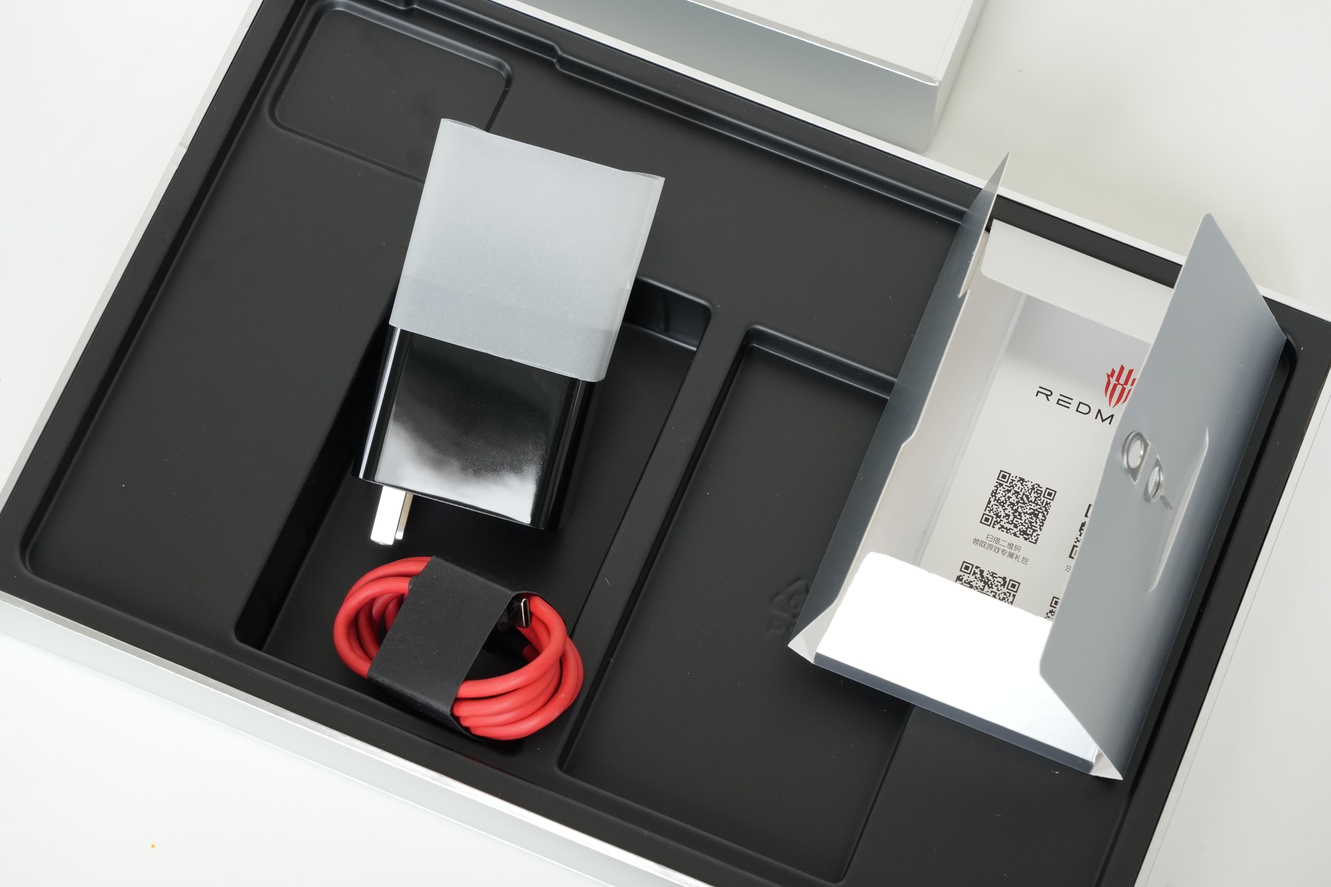 红魔电竞平板二代暗区测评,红魔电竞平板最便宜在哪买