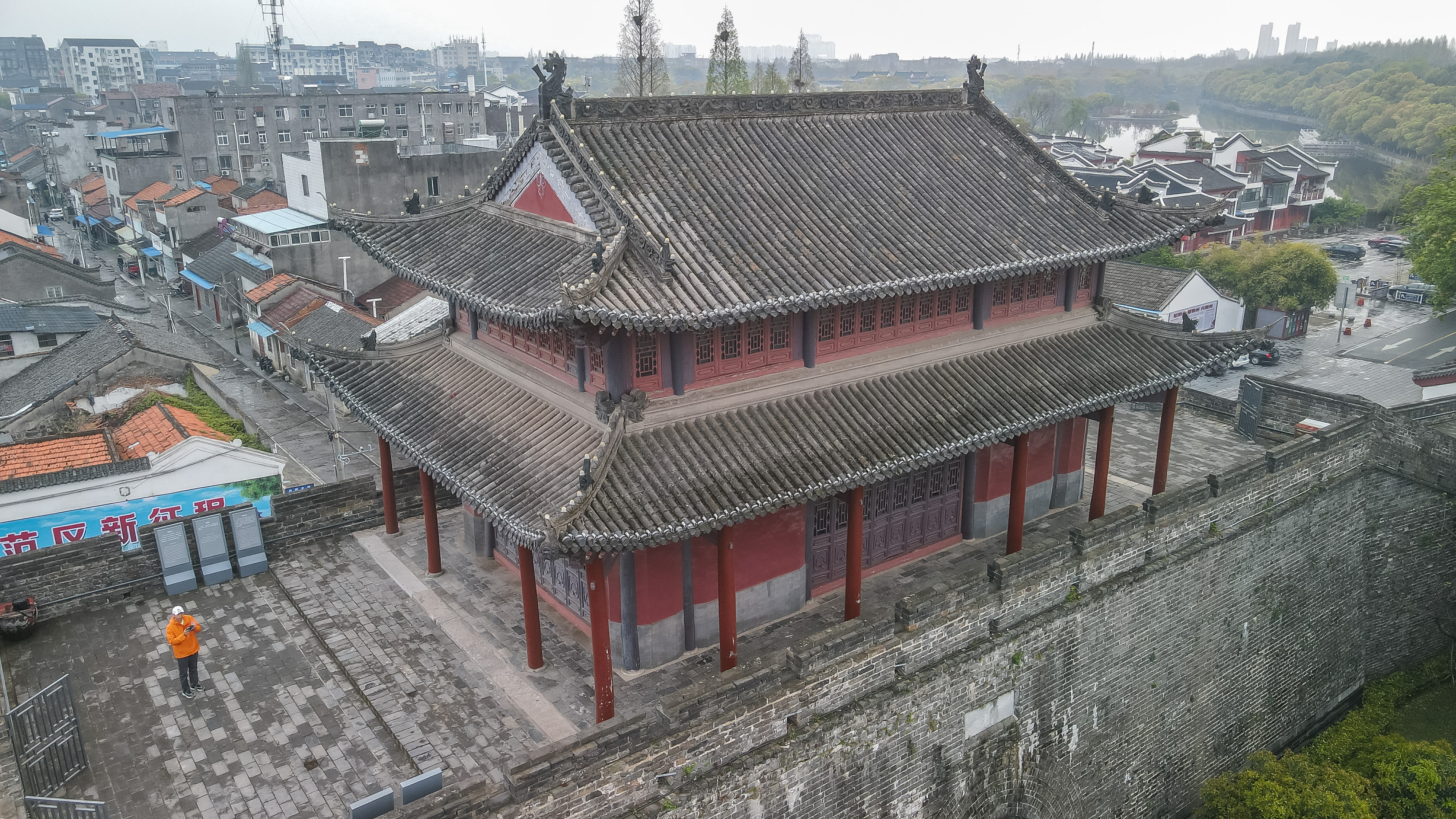 荆州古城墙的历史和照片,襄阳古城墙和荆州古城墙哪个完整