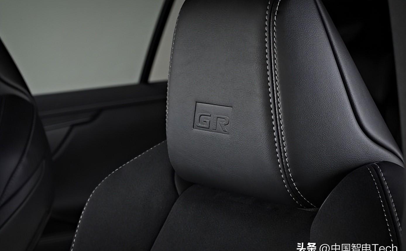 丰田运动版rav4,丰田rav42021四驱风尚plus铂金白