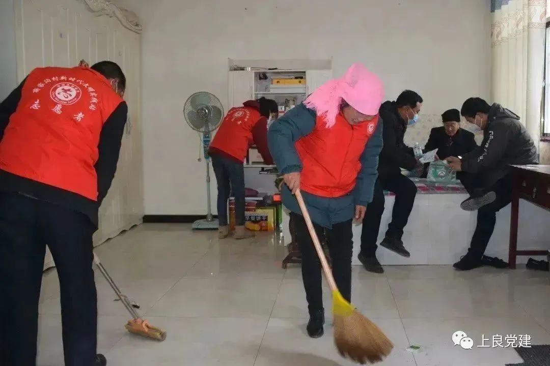 我县多形式开展“组织送暖、*党**员送福”志愿服务活动