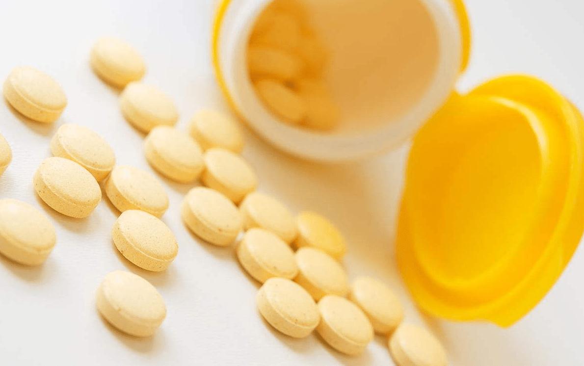 药店里几块钱的维生素b2有用吗 (几块钱的维生素b2有什么用)