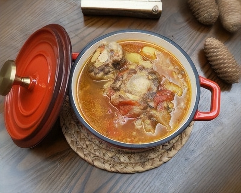 珐琅锅千元以上的和百元左右的,珐琅锅那么重为什么那么多人买