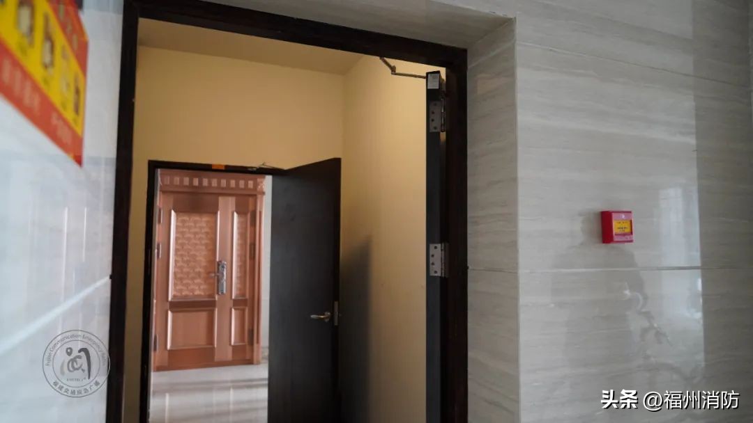 高层住宅起火如何自救,高层住宅起火楼顶可以避险吗