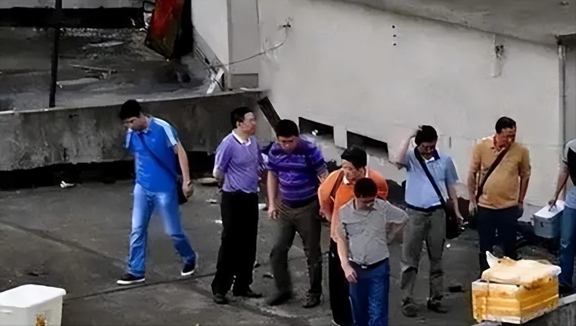 丈夫怀疑妻子出轨杀害妻子,丈夫怀疑妻子出轨把她杀死