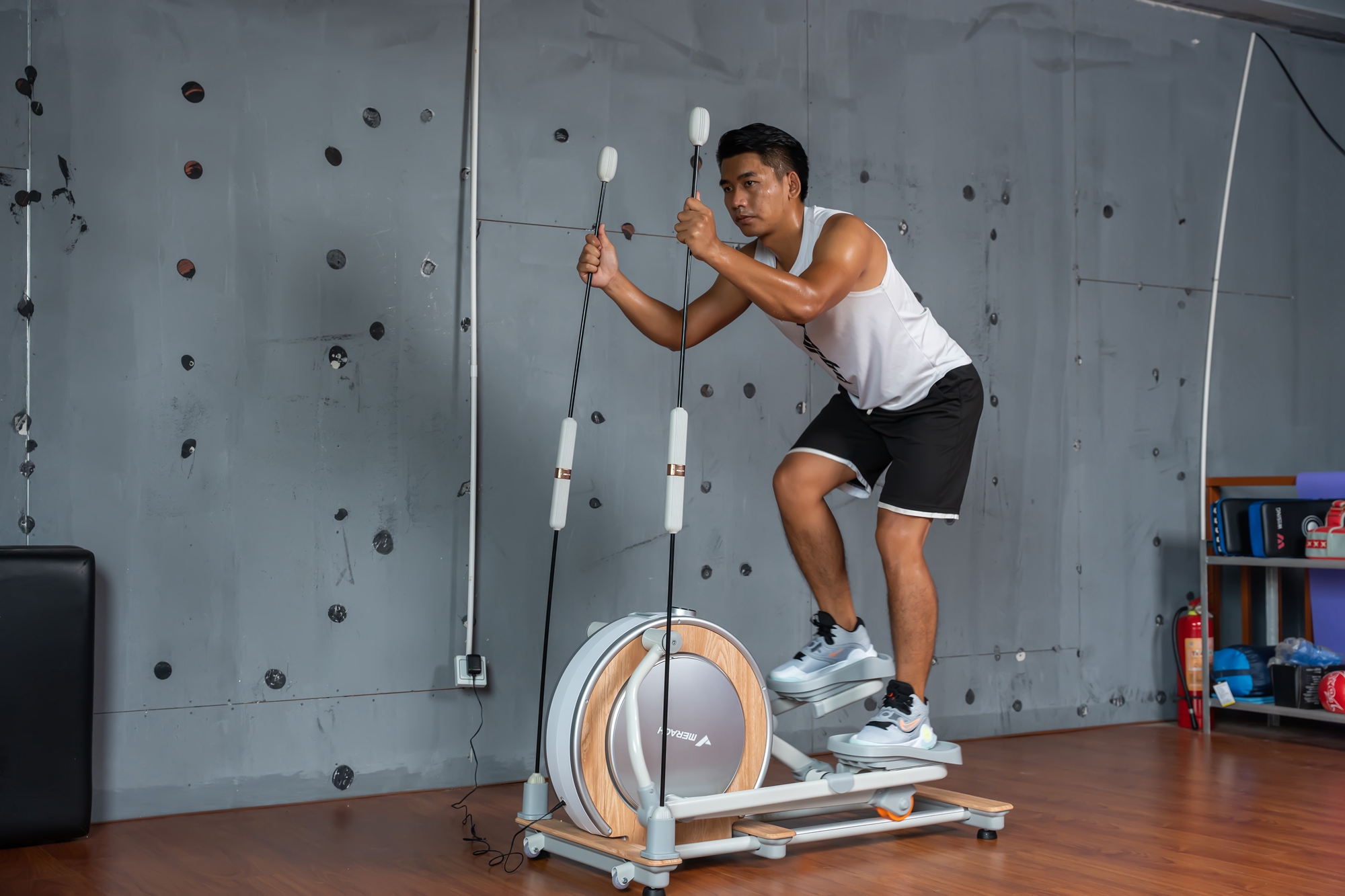 广西赵又廷告诉你：这种“前驱后翘”椭圆机，真是太刺激了