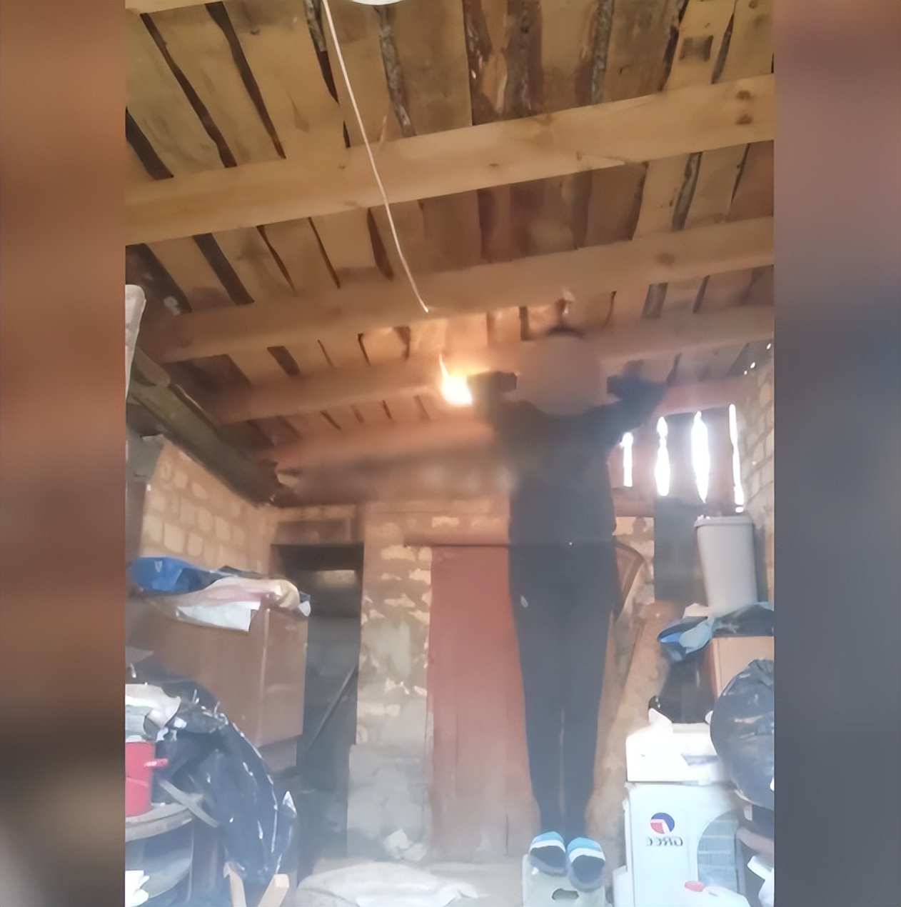 乌克兰16岁少年拒服兵役，录制上吊自杀视频，控诉基辅草菅人命