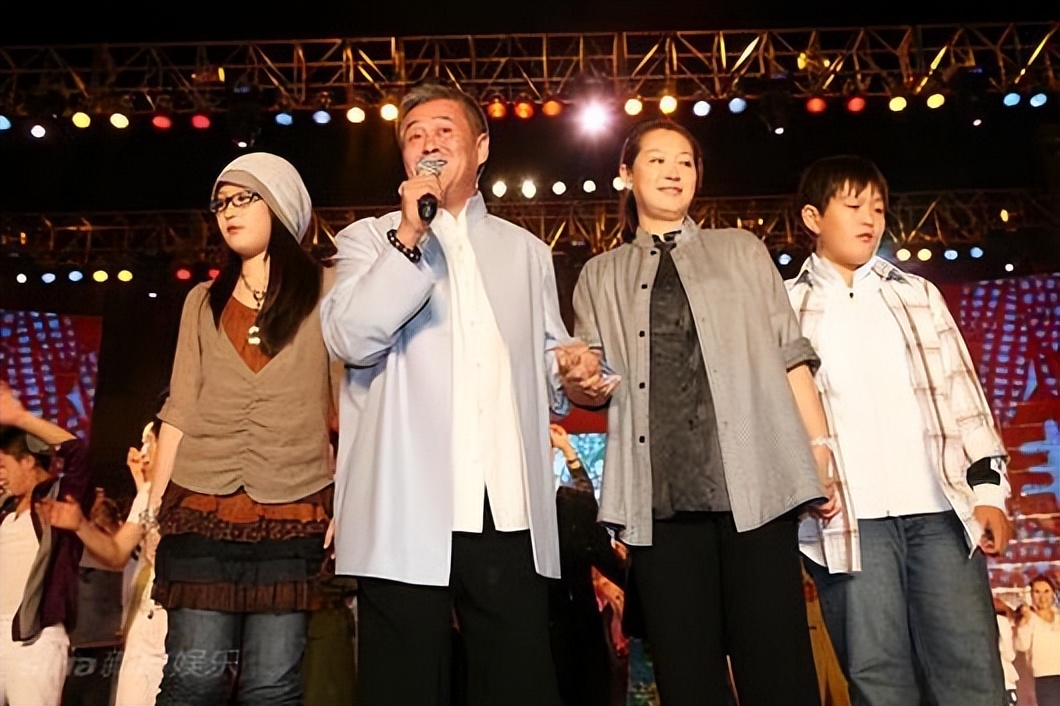 赵本山女儿球球答谢宴视频,赵本山评价女儿球球