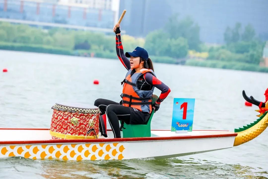 百舸争流竞扬帆不负众望勇夺魁,百舸争流龙舟竞渡