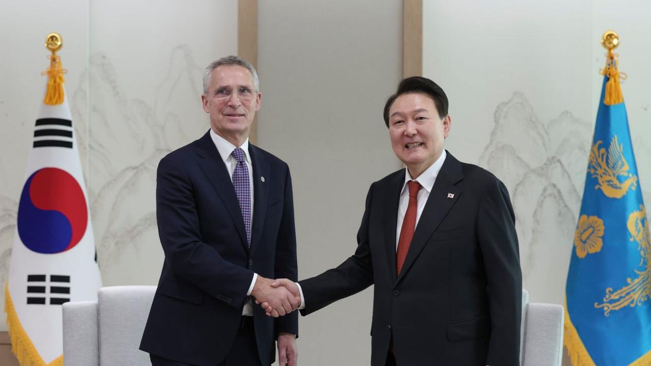 欧盟对美“未战先怯”，捷克要步立陶宛后尘，北约打*反造**华核基地