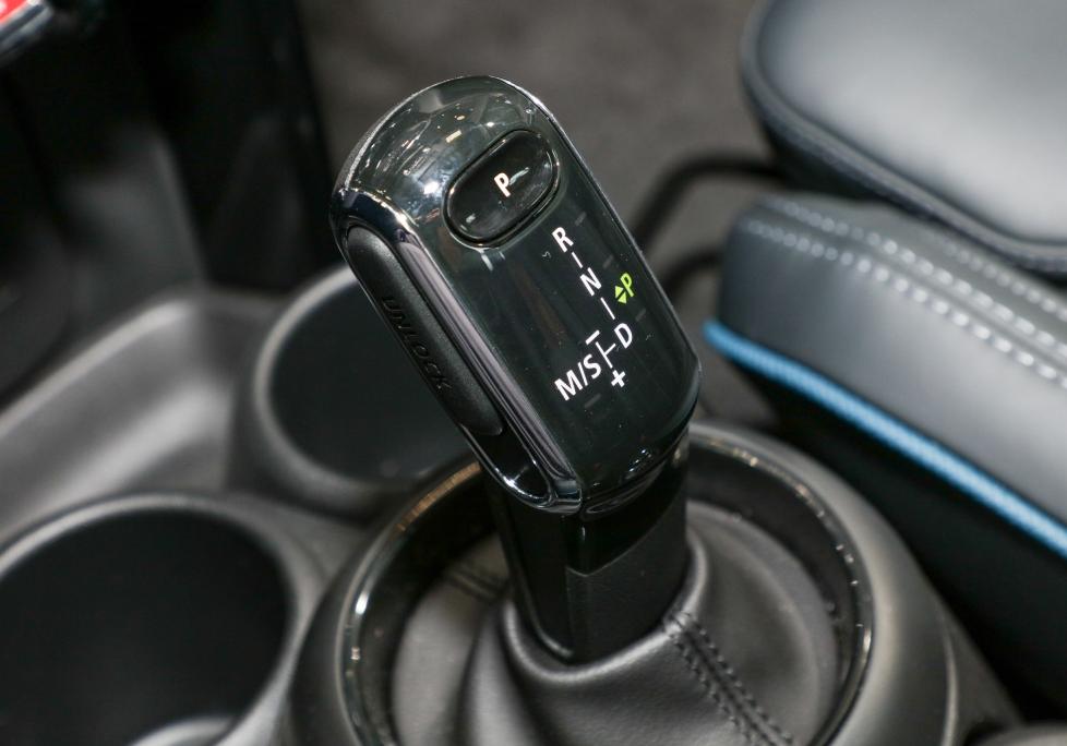 喜欢敞篷买m4还是z4,喜欢硬顶敞篷