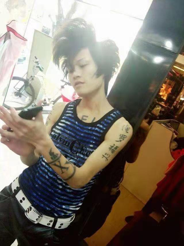 “玩不起房和车，只能玩头发”：曾经的“杀马特少年”去哪儿了？