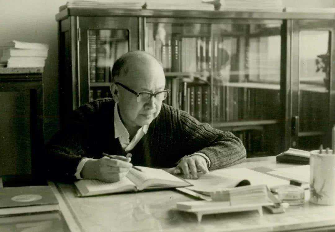 与牛顿爱因斯坦齐名的中国科学家,霍金牛顿爱因斯坦谁最厉害