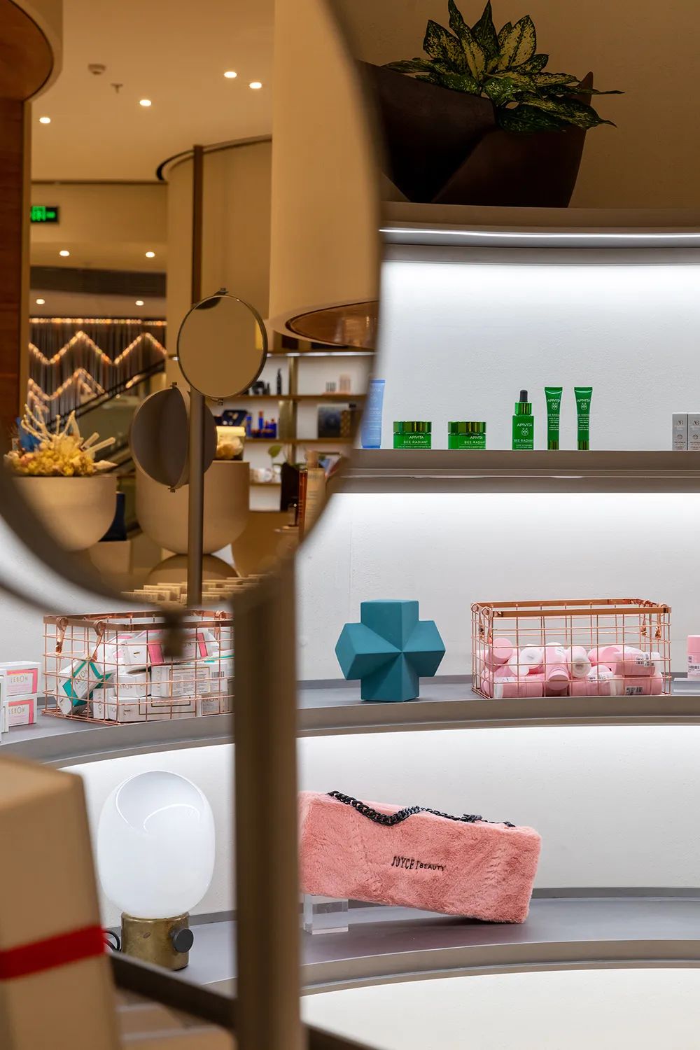 先锋派JOYCEBeauty：一代时尚女王和她的美妆伊甸园