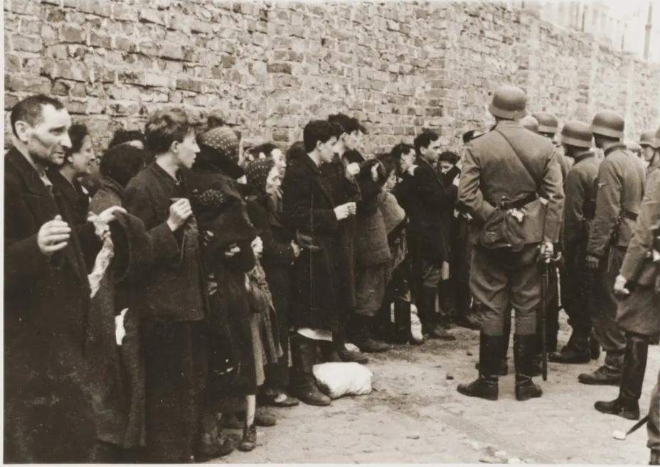 二战时期德国人为什么仇杀犹太人,二战时期的犹太人为什么不反抗