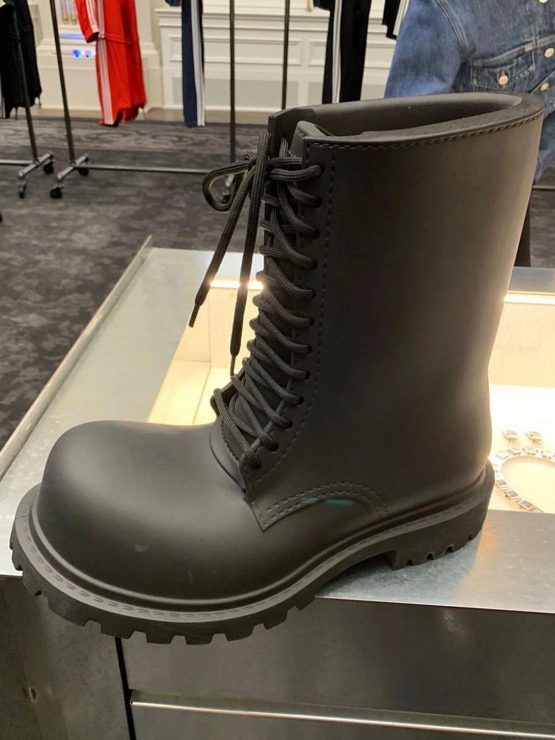 米奇第一次见到米妮,当米奇遇见了米妮