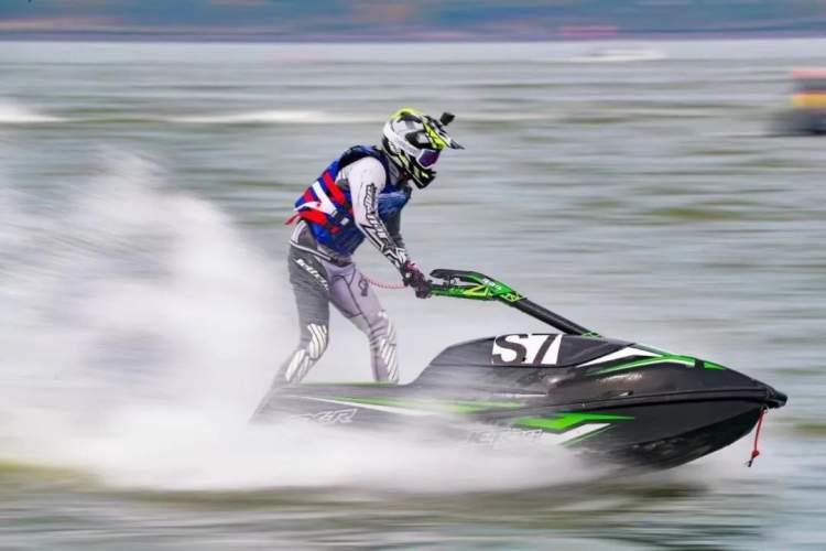 接力前行，黄浦江畔的上海摩托艇队驶向未来