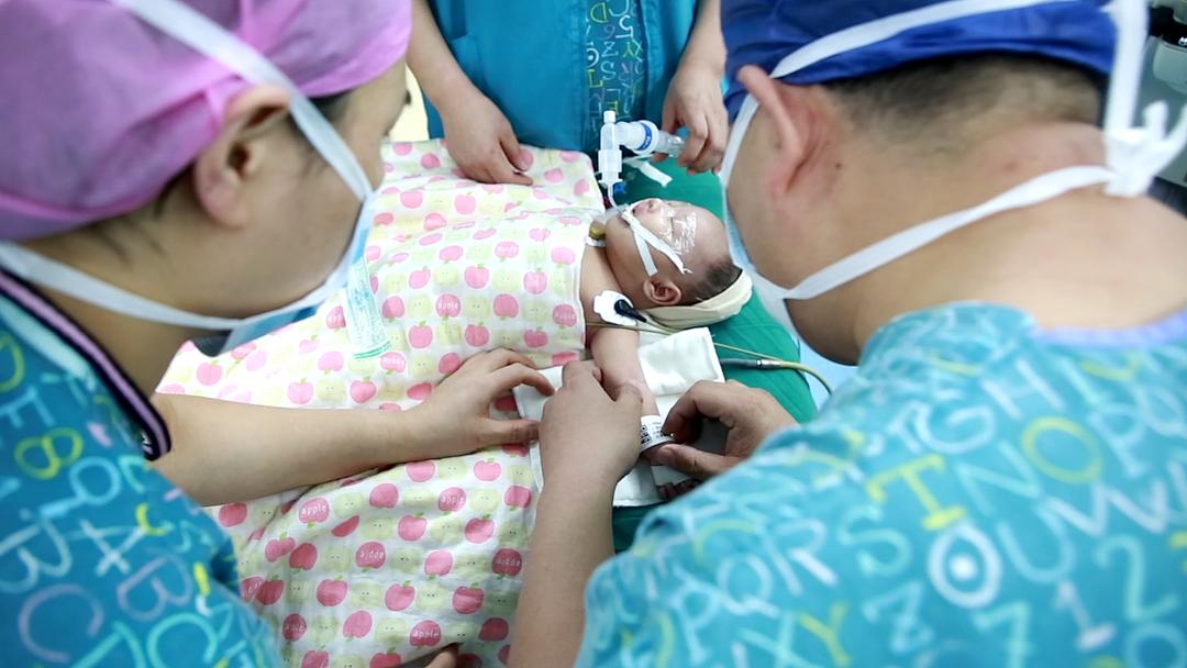 第一医院达芬奇机器人,中国第一例达芬奇机器人手术