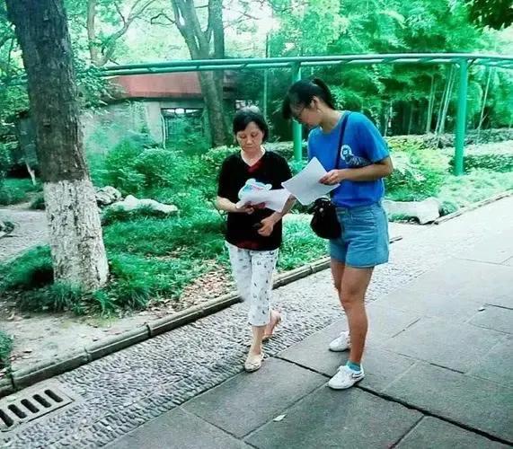 帮老人洗澡多少钱一天,帮老人洗澡这个生意可以做吗