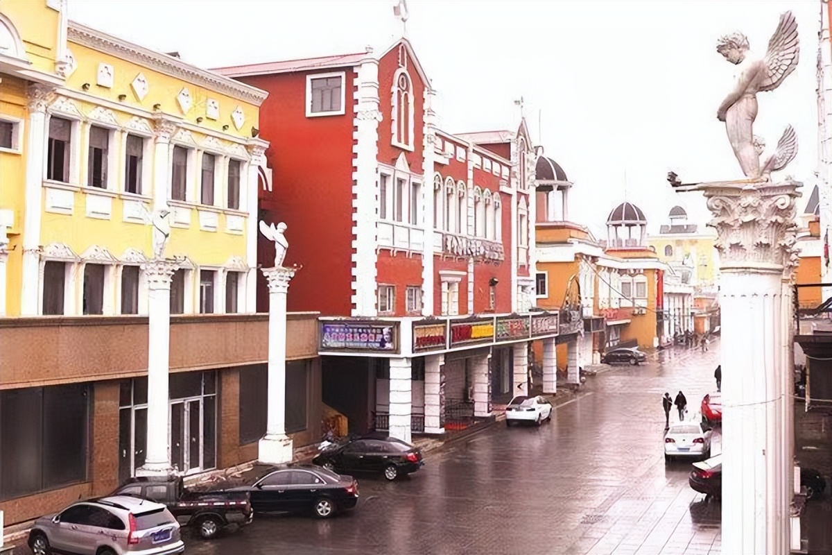 近海却痛失港口“一眼望三国”的边陲小城外出兜风如逛野生动物园