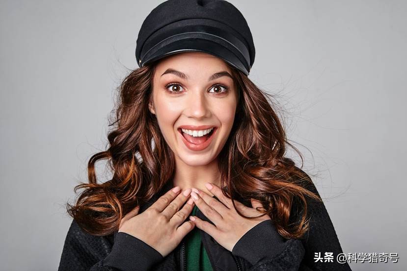 大量荷兰女孩来我国上海，表面上是来旅游，实际上是为了做代购