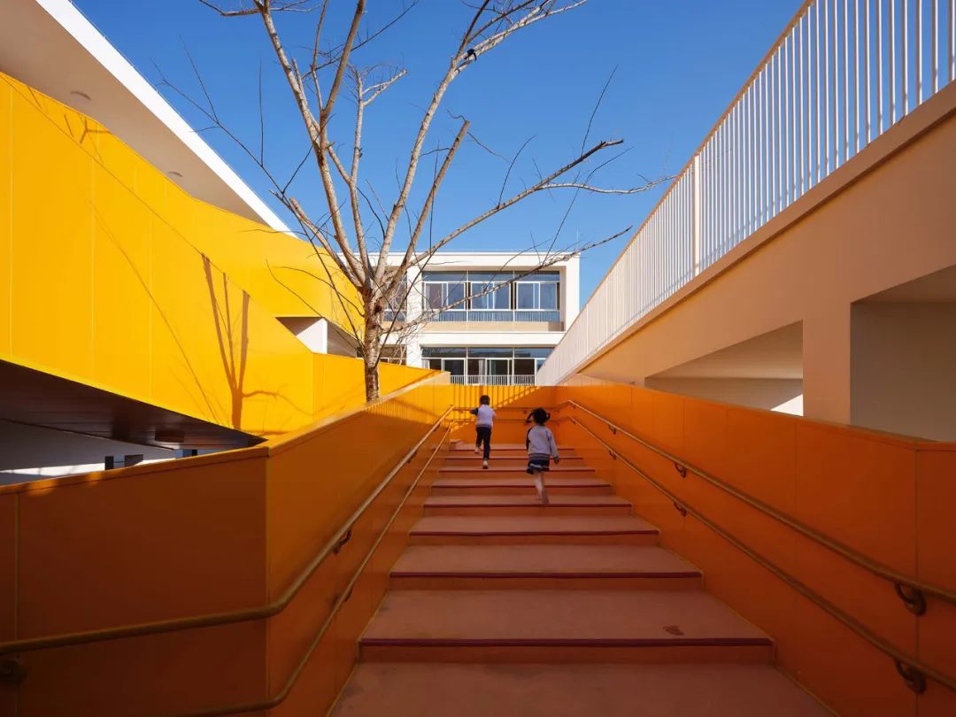 普洱市思茅区小凤凰幼儿园|孩子们自由探索的天地