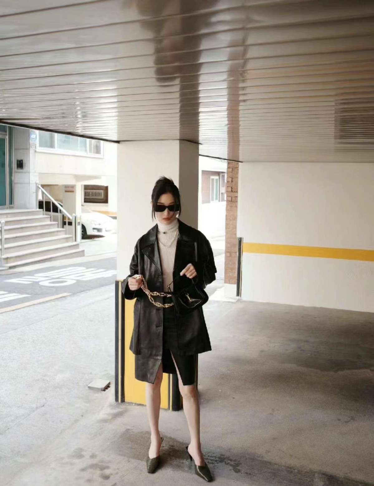 内娱女明星在韩国GUCCI大秀上太牛了！倪妮穿黑色超帅，刘雯更美