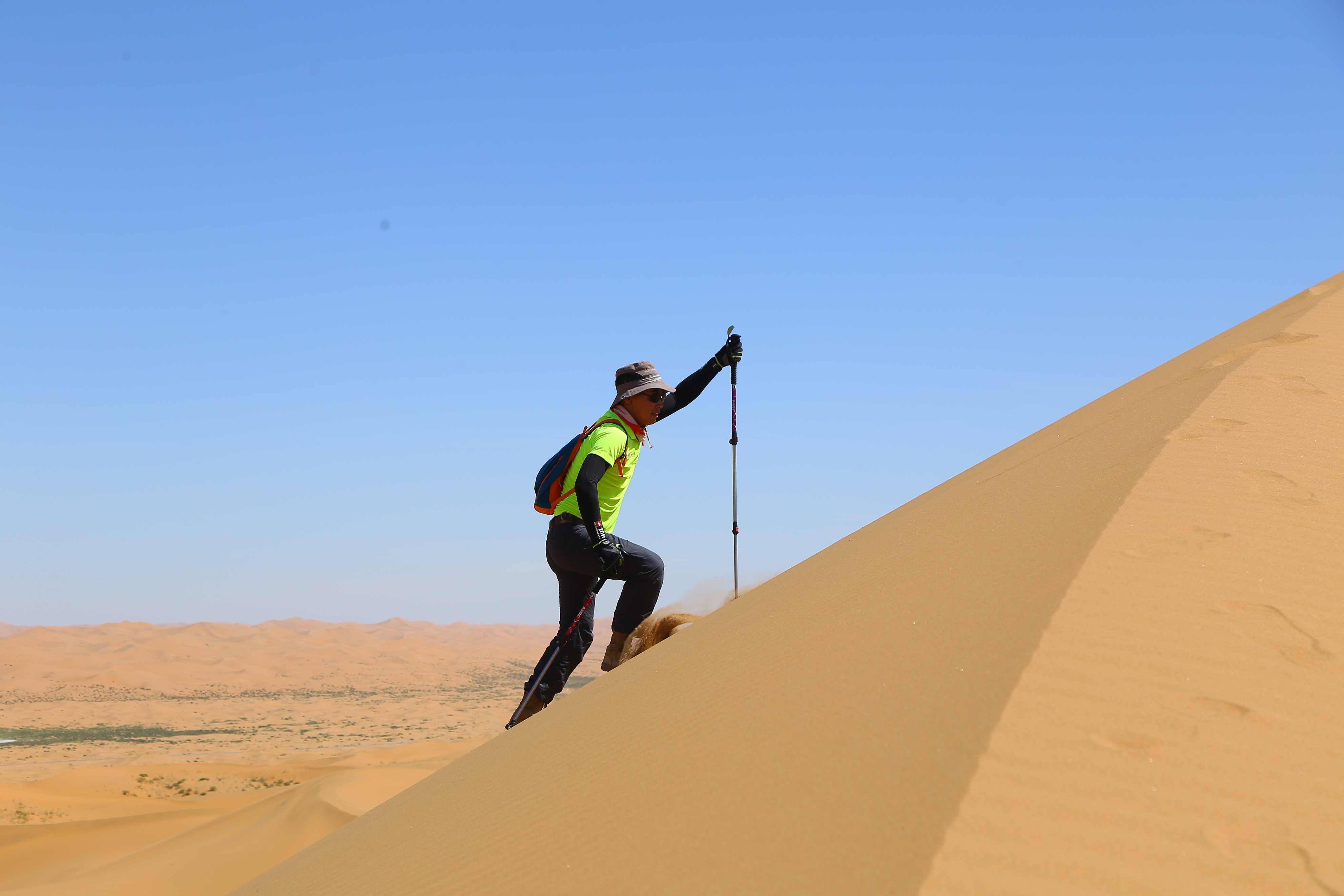 沙漠徒步里面的团建活动有哪些,沙漠团建需要什么装备