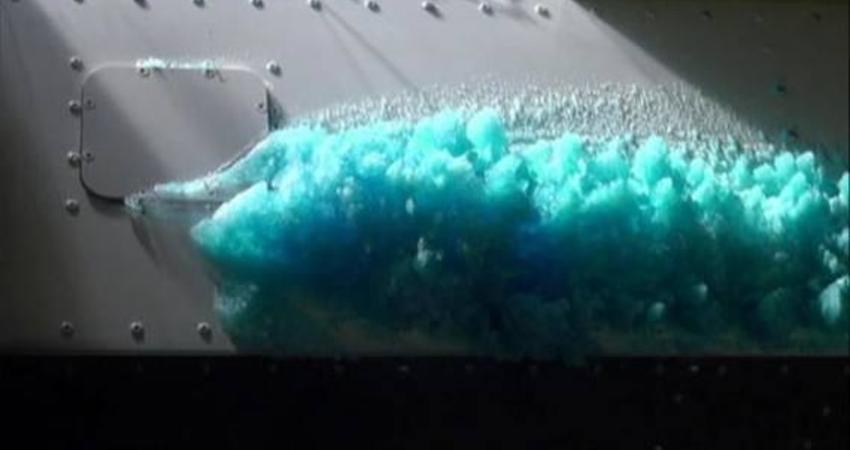 飞机上的秘密：空姐必须穿*袜丝**，禁止自带饮用水，粪便“空投”了