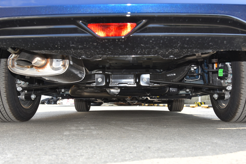 雪佛兰科鲁泽10万家轿天花板,雪佛兰科鲁泽20241.3t轻混什么意思