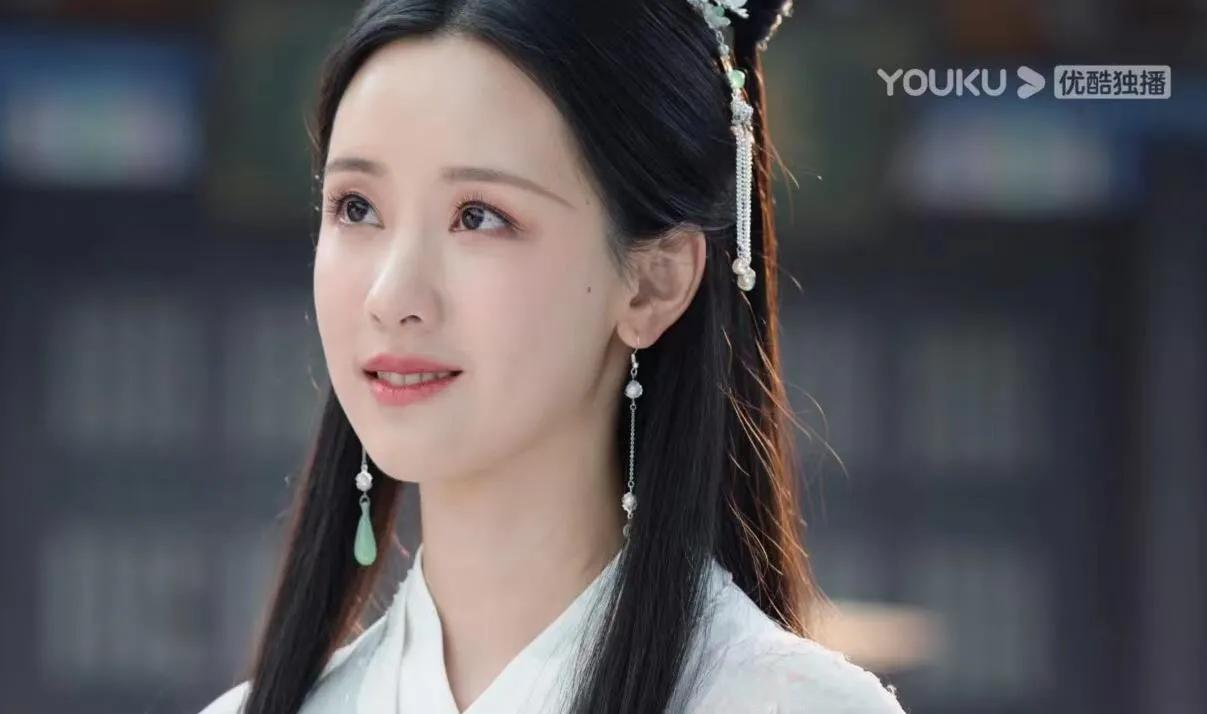 陈都灵原名叫什么名字,陈都灵足球