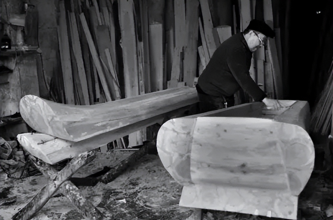 农民老木工做棺材视频,山西农民大哥做棺材