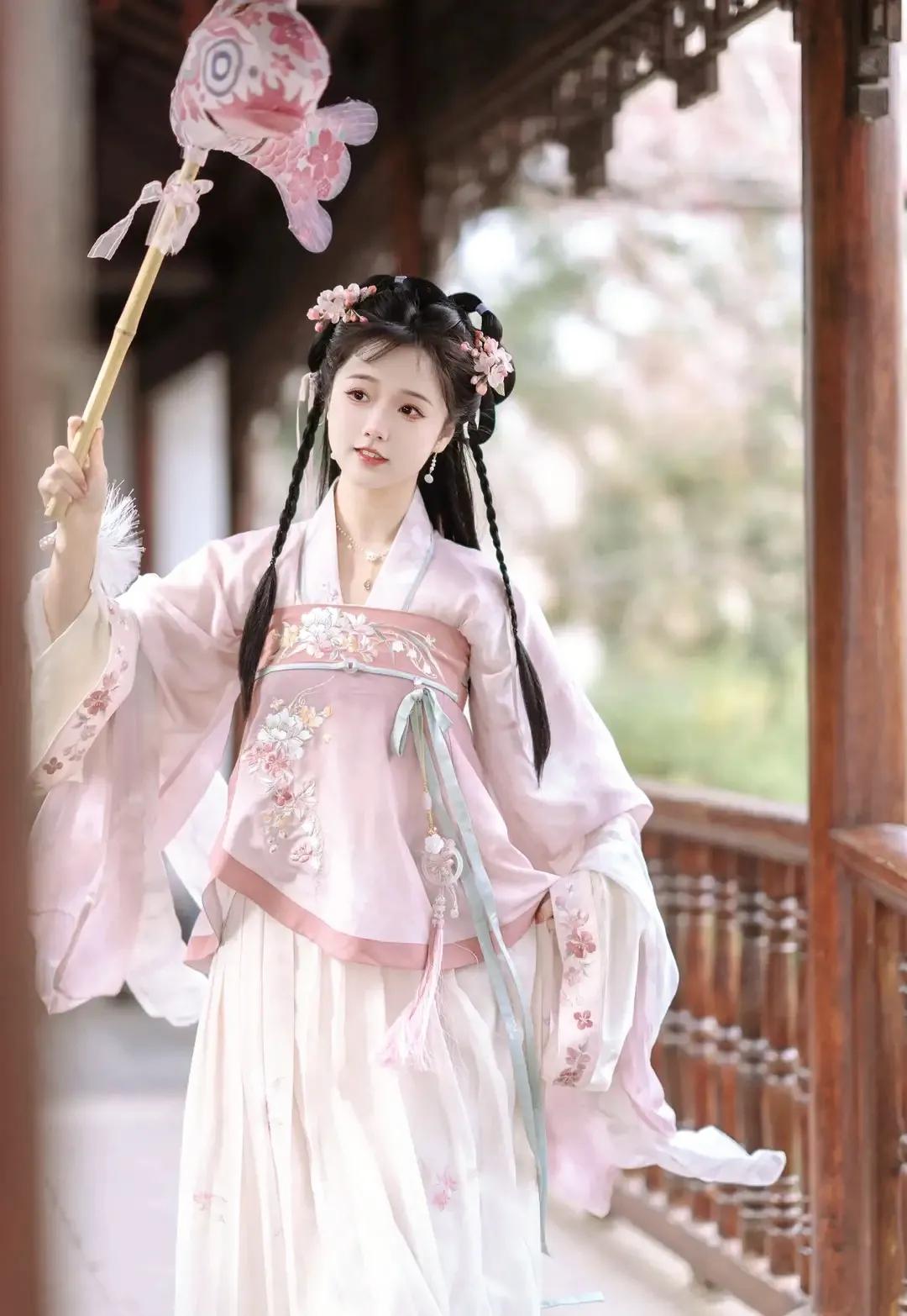 最美汉服惊艳世界,穿汉服惊艳全世界