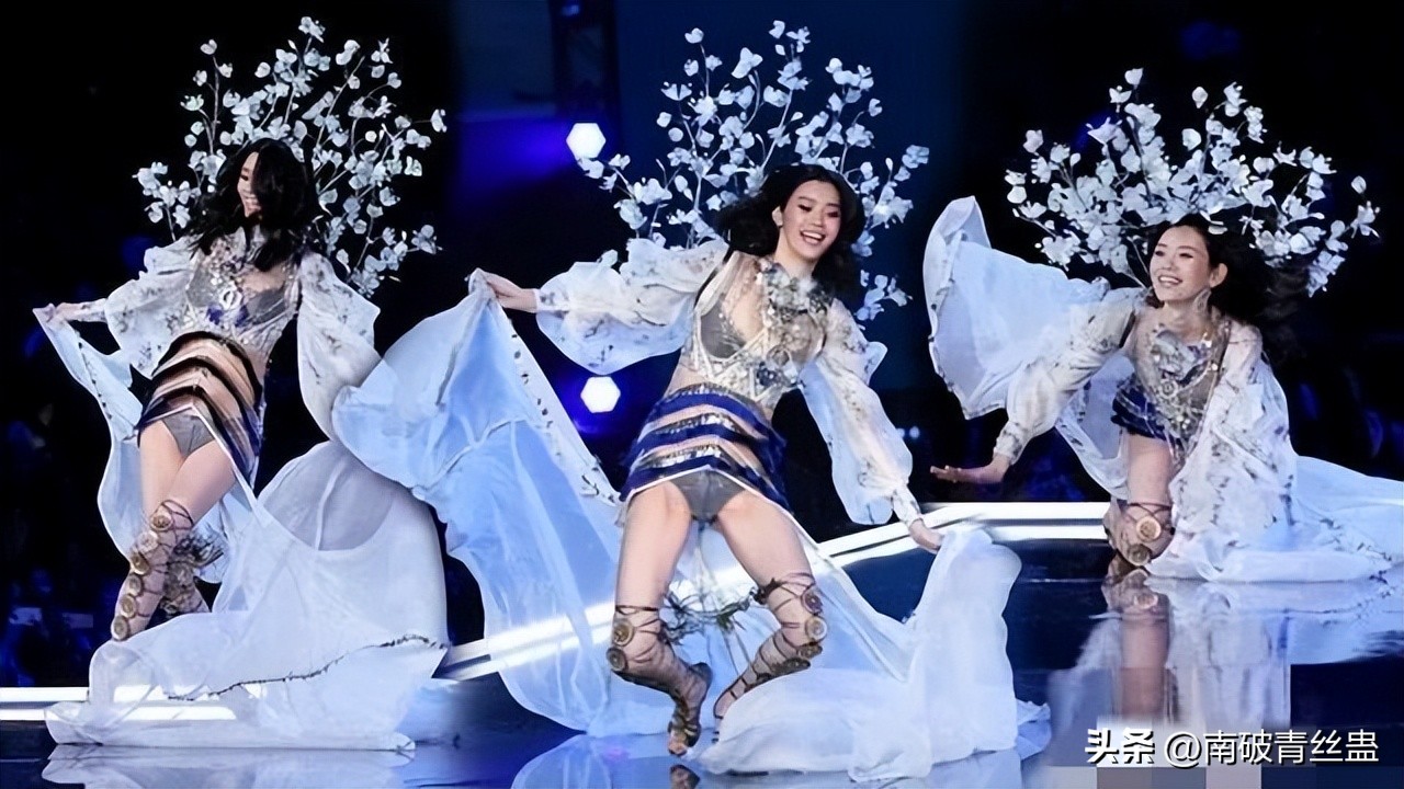 开裆裤，裸胸装，今年高奢大秀一个比一个奇葩，暴露就是时尚？