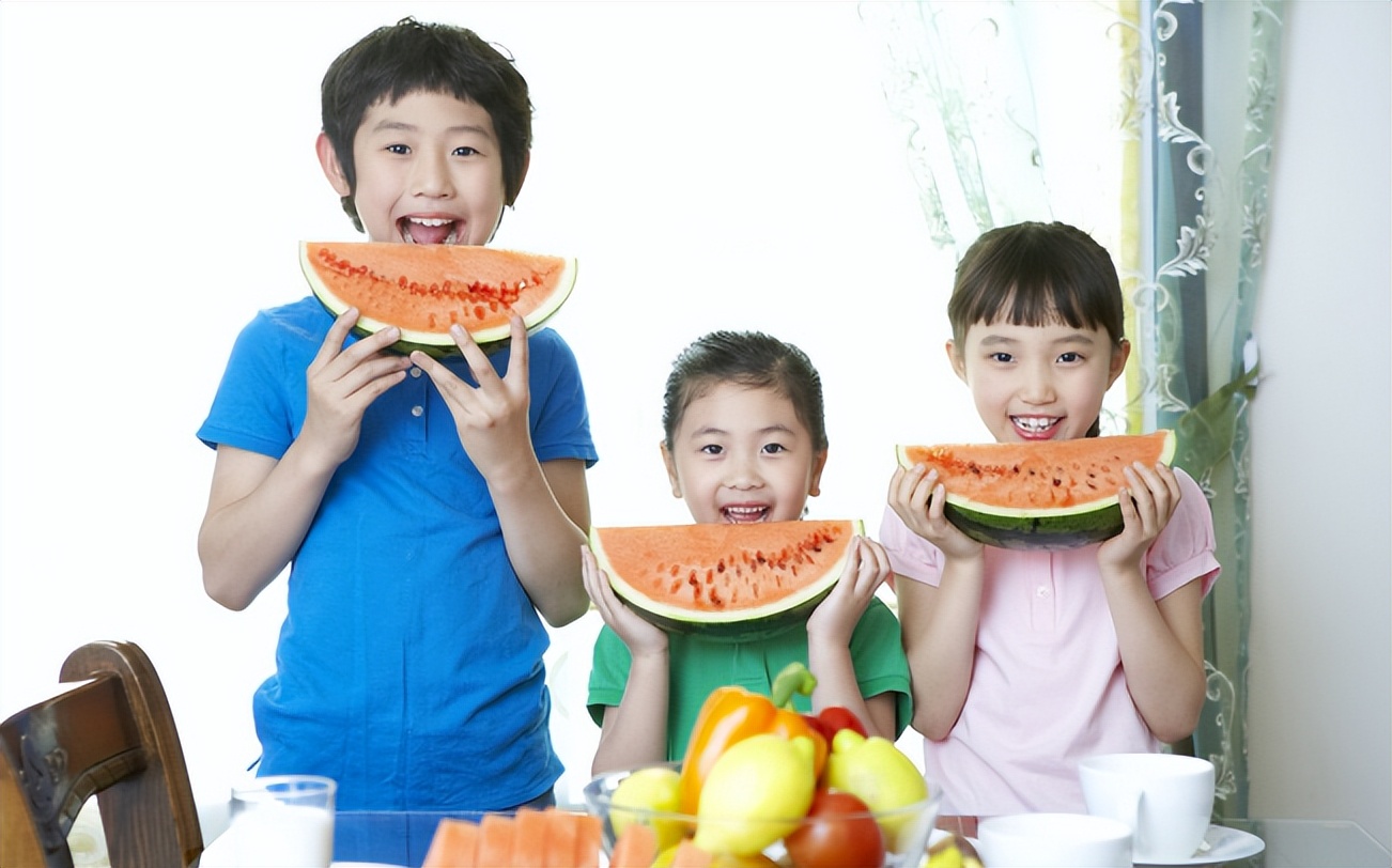 最新身高对照表你家孩子达标了吗,最新身高标准你家孩子达标了吗