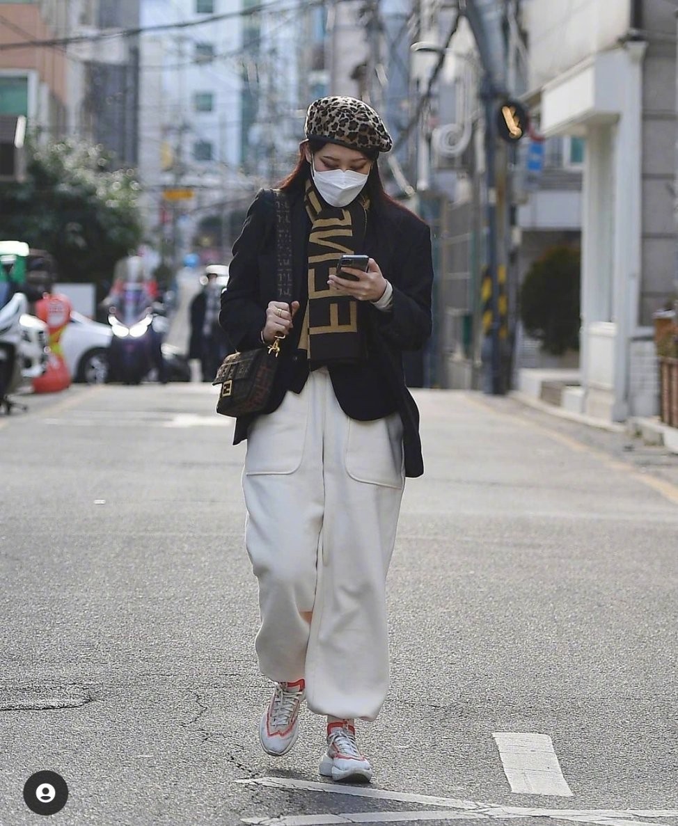 韩国冬天穿搭露腿,韩国女性冬天光腿不怕关节炎