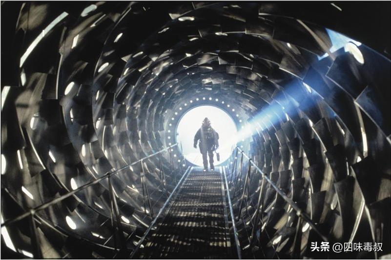 当飞船撞见魔鬼,神学便附体在科学身上