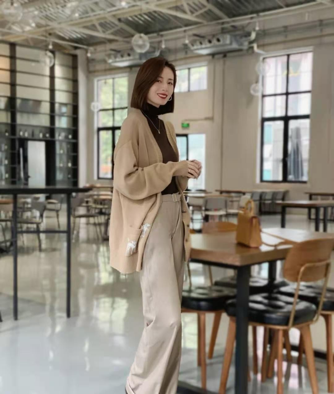 羊羔毛外套中年妈妈款,羊羔毛外套秋冬如何搭配才能显瘦