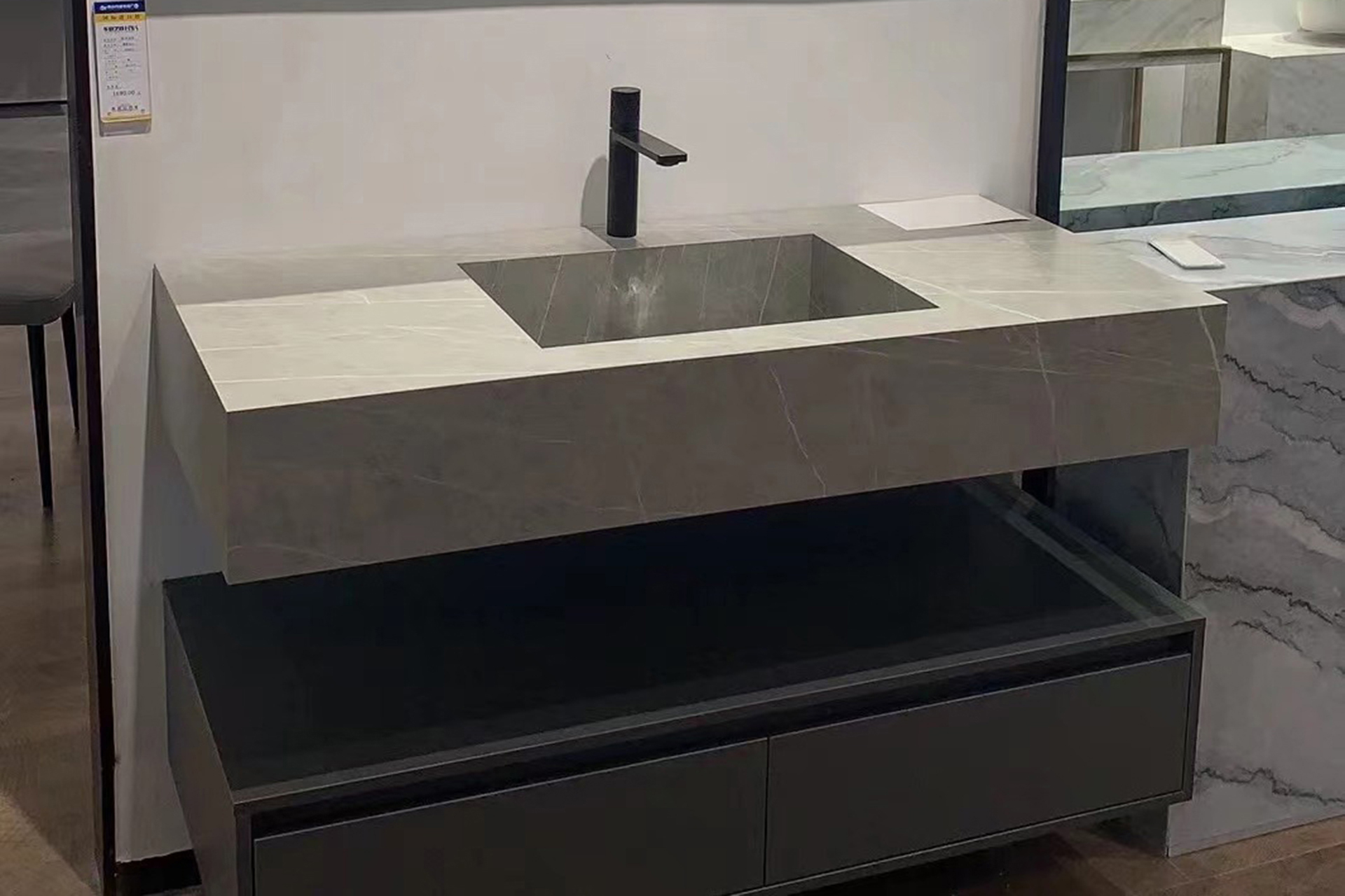 浴室柜台面岩板和陶瓷哪个比较好,大理石瓷砖岩板哪个适合卫生间