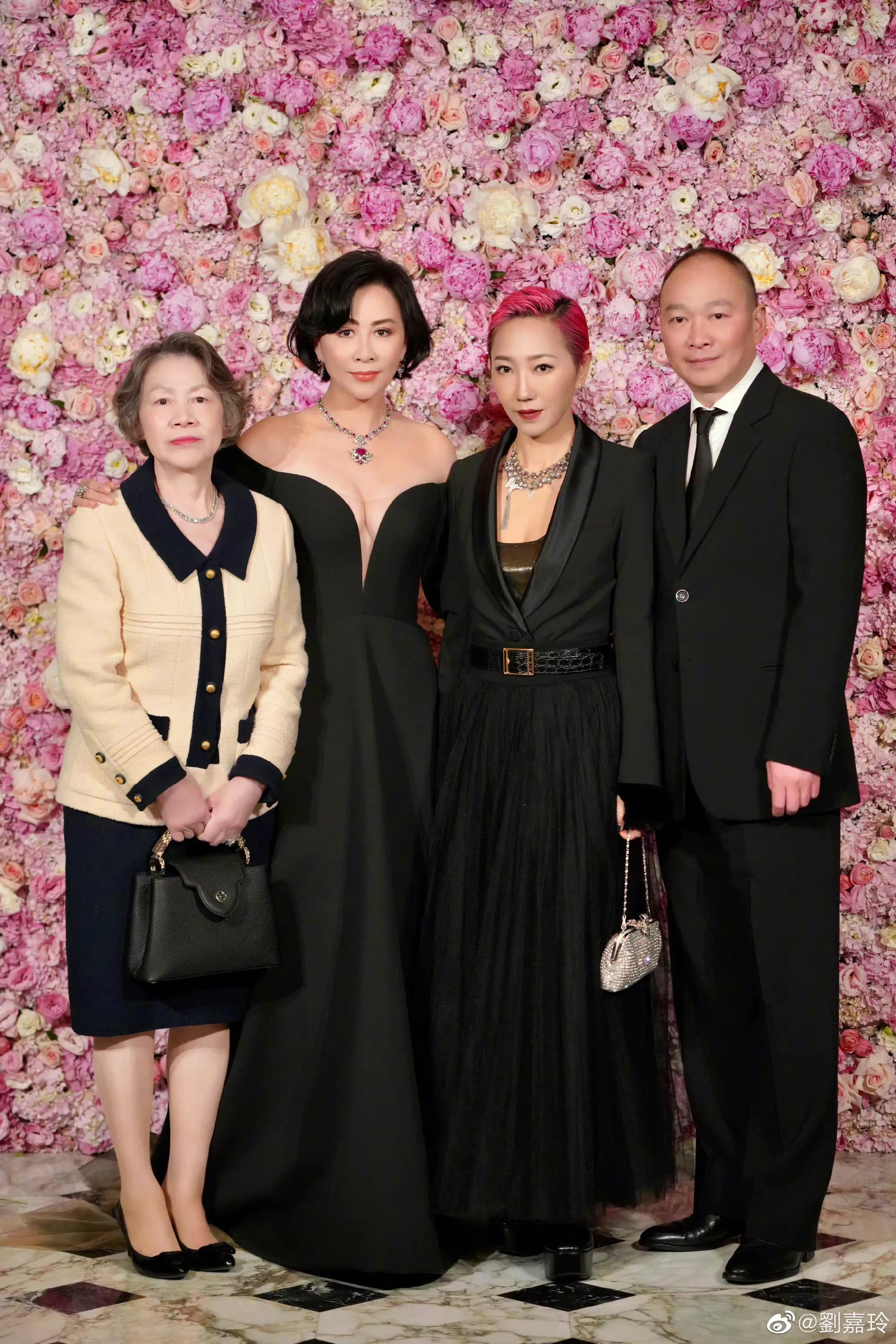 42岁胡杏儿三胎月底出生,胡杏儿41岁近照曝光