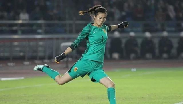 赵丽娜退役当网红,中国女足门将赵丽娜退役