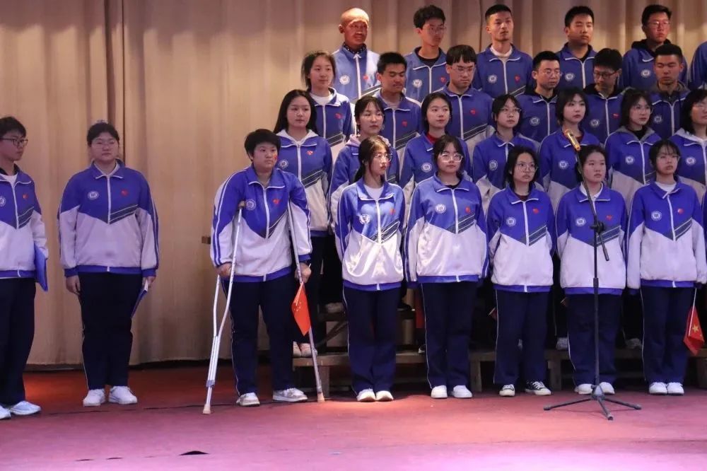 莱芜一中第30届歌手大赛,莱芜一中61级合唱比赛
