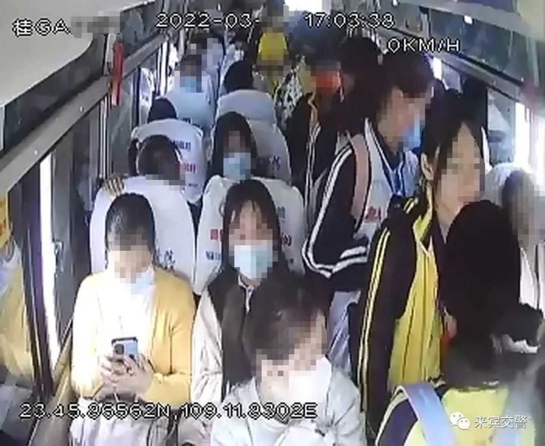 这名司机竟然不知道自己车上有多少名乘客!