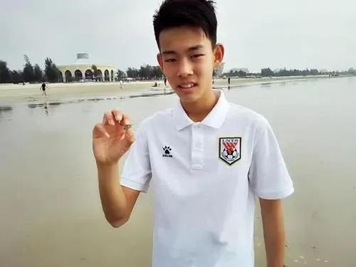 国足留洋何小珂,国足留洋小将何小珂真实年龄