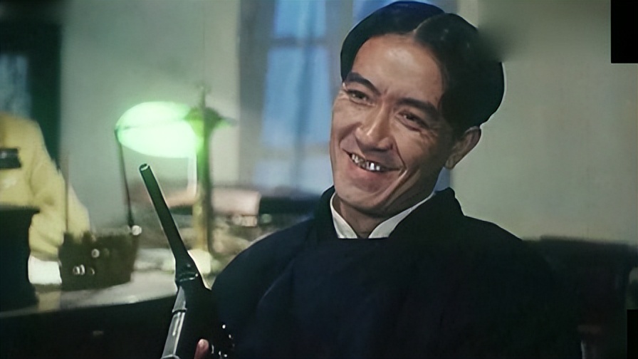 汉奸为什么都是中分头,为什么影视剧里汉奸都是中分