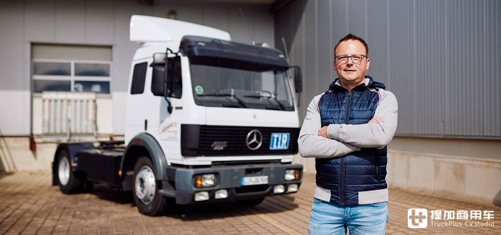 车龄32年性能如新，带你看德国卡车收藏家的爱车：奔驰MK1222S