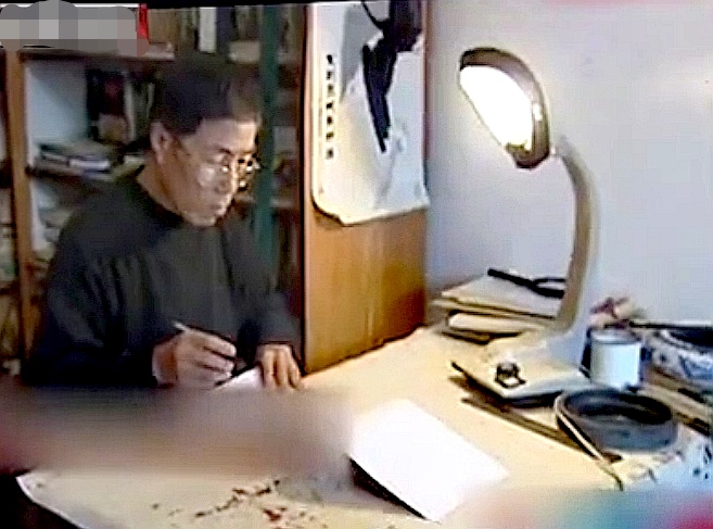 2000年，老汉移植小伙心脏性情大变，疯狂作诗99首，做梦被人追杀