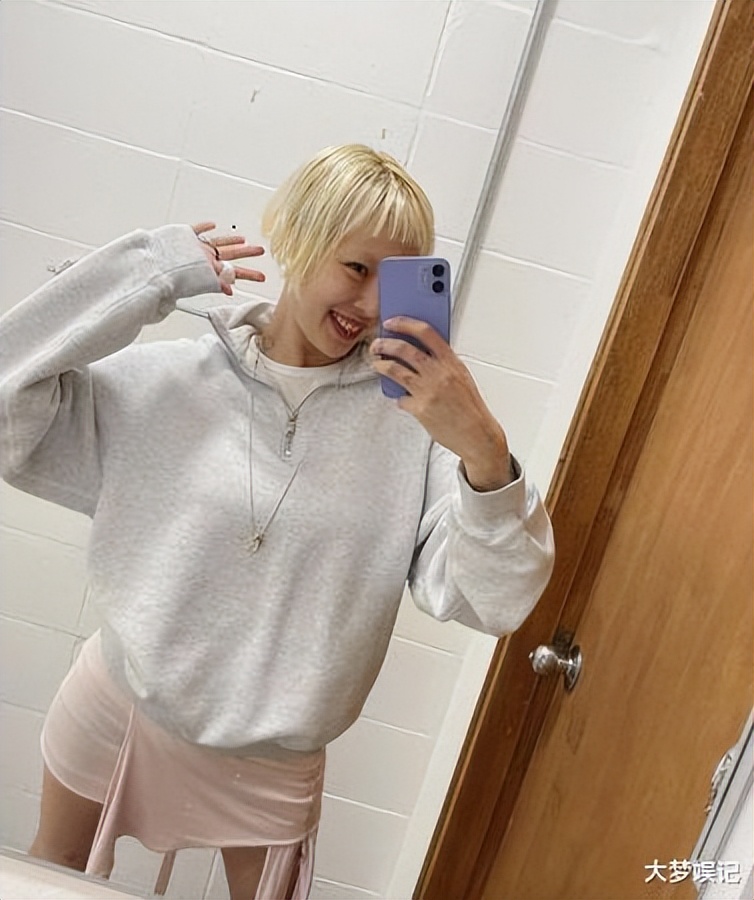 泫雅剪“齐耳短发”撞脸DAWN！网友歪楼狂猜复合：相爱就会相像