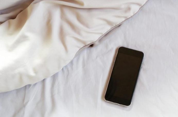 镜子为什么不能对着卧室门,镜子为什么不能正对卫生间的门